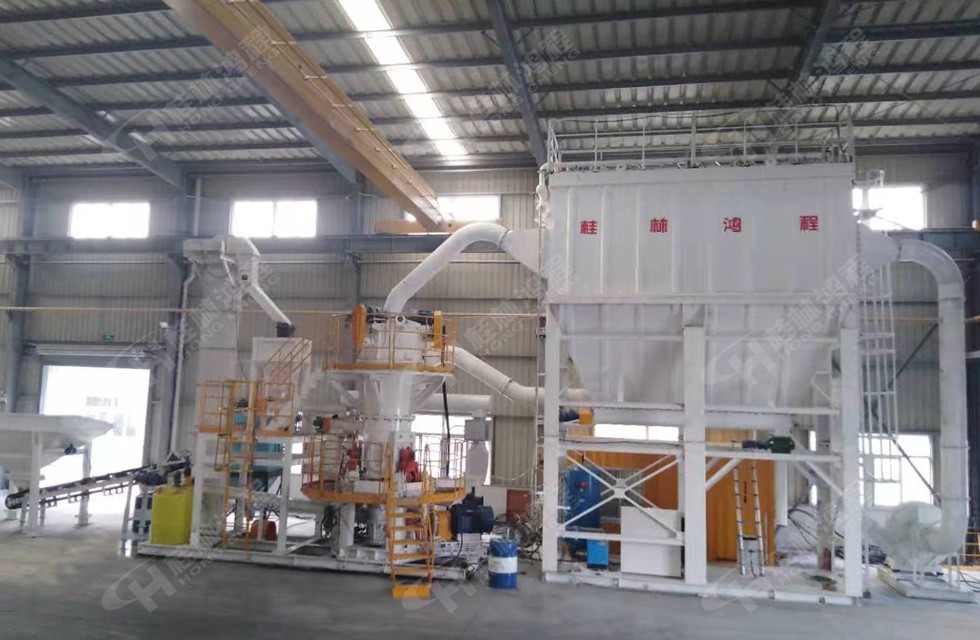 小型雷蒙磨粉機廠家桂林鴻程產(chǎn)的小型HLMX600超細(xì)立磨