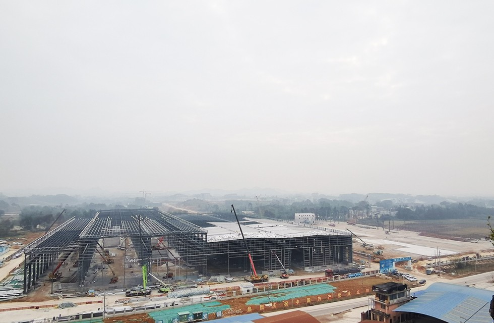 桂林鴻程礦山投資兩江寶山工程進度，2022年1月4日桂林鴻程礦山機械寶山工業園車間封頂大吉。